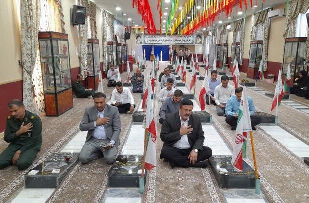 غبارروبی قبور مطهر شهدا دیلم به مناسبت روز کار و کارگر
