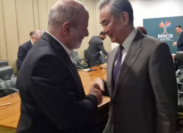 دیدار وزیر خارجه چین با  احمدیان