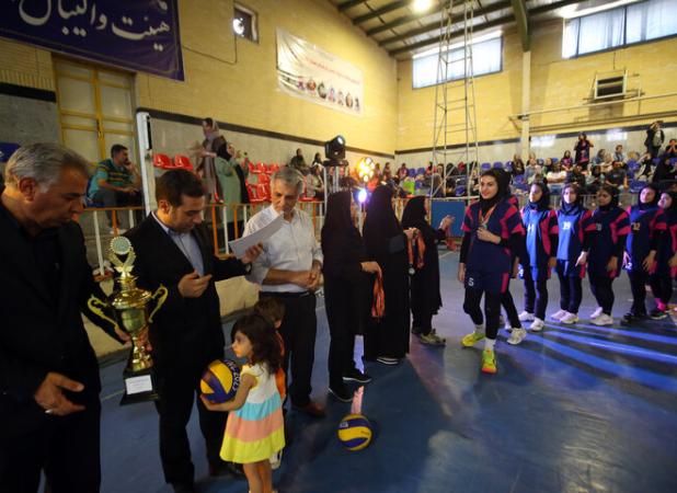 قهرمانان والیبال دختران همدان معرفی شدند