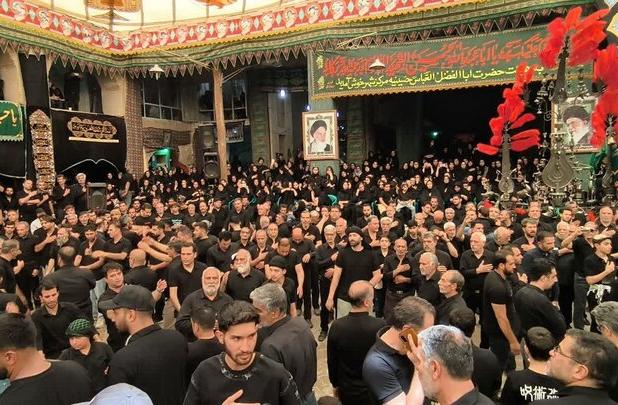 نخل‌گردانی عاشورا؛ نمادی از تابوت سیدالشهدا و ذکر حیدر حیدر در نطنز