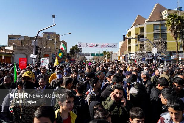 تجمع مردم انقلابی قم در حرم بانوی کرامت