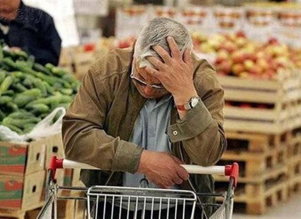 تلاش مضاعف کارگران برای چرخاندن چرخ زندگی