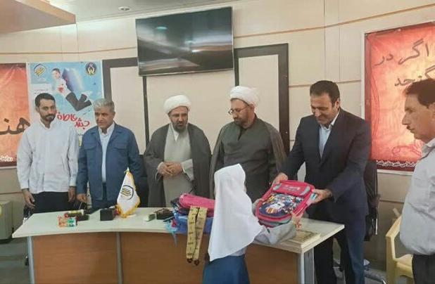 ۸۰ بسته لوازم‌التحریر میان دانش‌آموزان نیازمند پلدختر توزیع شد