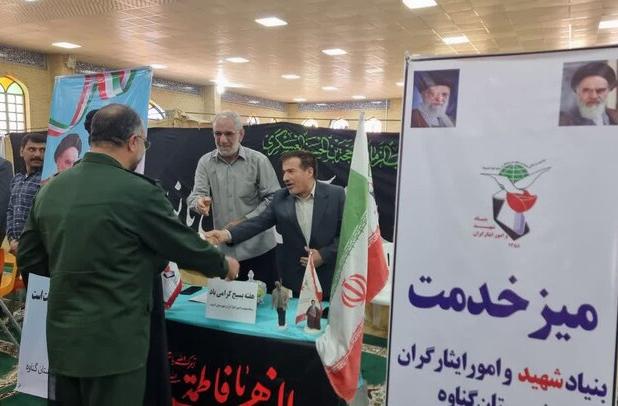 میز خدمت ادارات در گناوه برپا شد