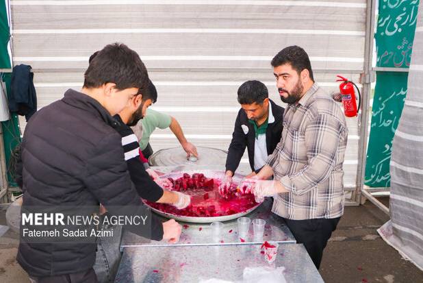 پذیرایی موکب ها از زائران نیمه شعبان قم