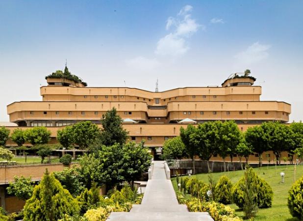 تور بازدید از کتابخانه ملی به مناسبت هفته کتاب