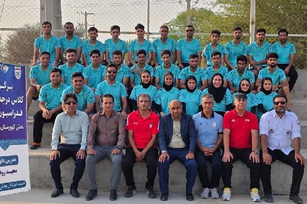 کلاس داوری فوتبال درجه سه در کهورستان بندر خمیر برگزار شد