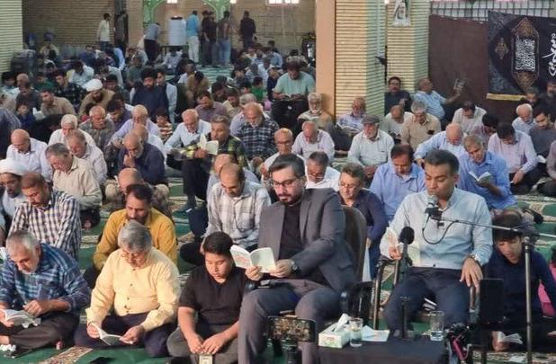 قرائت دعای عرفه در مصلای جمعه گناوه