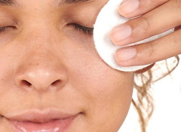 مراحل پاکسازی صورت در خانه برای پوستی سالم و شفاف