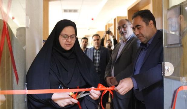 افتتاح ۲ طرح اشتغالزایی در زرند/ بازدید مسئولان استانی از واحدهای کارآفرینی بانوان