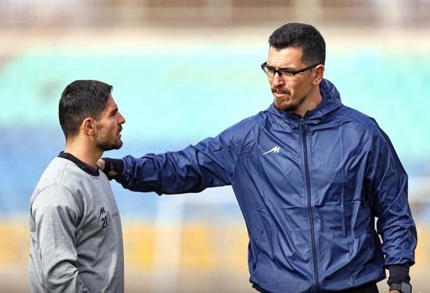 محمد عمری جراحی کرد/ دوری ۶ هفته‌ای هافبک پرسپولیس از میادین