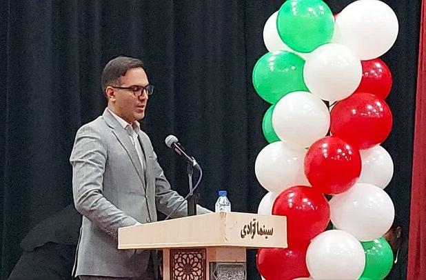 جایگاه معلم در همه جوامع بالا است