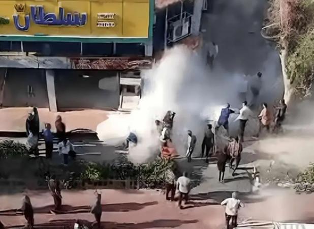 جوان اهوازی که به نشانه اعتراض خودسوزی کرد، جان باخت