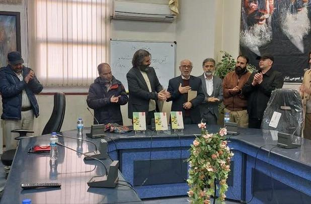 کتاب «طلوع عشق» در بروجرد رونمایی شد