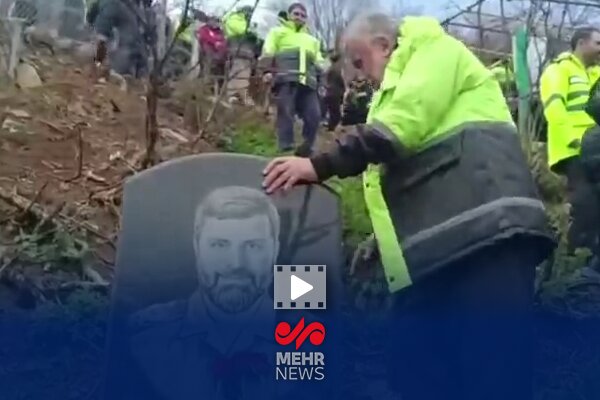 دردودل احساسی پدر شهید موسوی  بر سر مزار فرزندش
