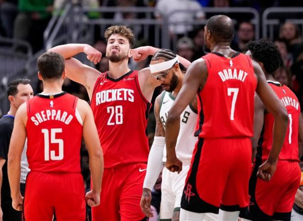 لیگ NBA| پیروزی‌ نیویورک در حضور قهرمان MMA/ باکس مغلوب راکتس شد