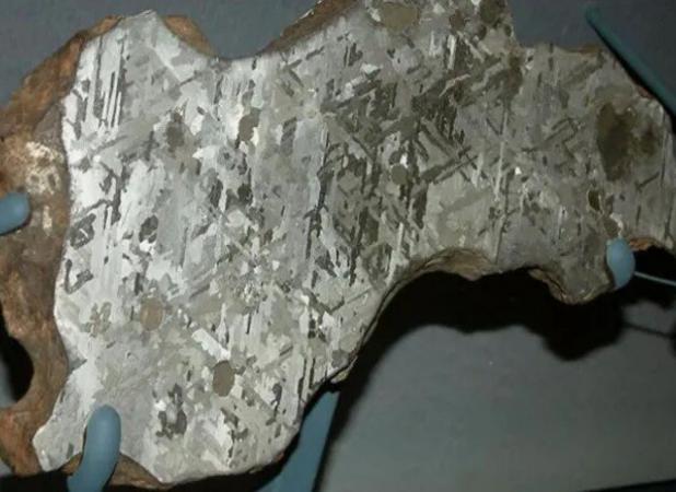 محققان الماس شهاب سنگی نادر را روی زمین ساختند