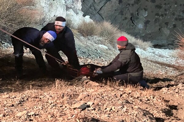 سقوط مرگبار خودرو به دره ۱۷ متری؛ ۲ زن جان باختند