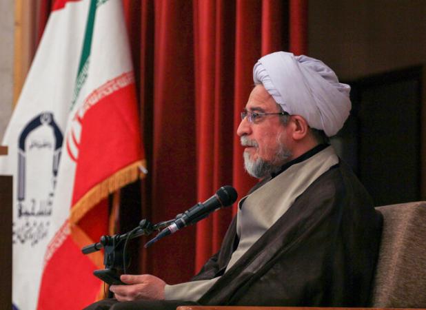 حضرت زهرا(س) محور نجات بشریت و الگوی دفاع از ولایت است