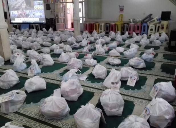 ۵۰ بسته معیشتی از محل موقوفات بین نیازمندان شاهرود توزیع شد