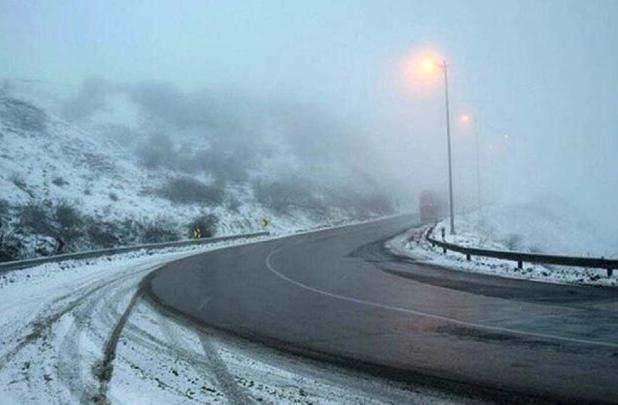 بارش برف و باران در ۶ محور مواصلاتی کشور