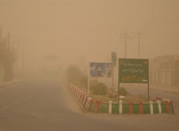 غرب ایران در بحران گرد و غبار‌‌/ نفس‌های بریده در اردیبهشت!