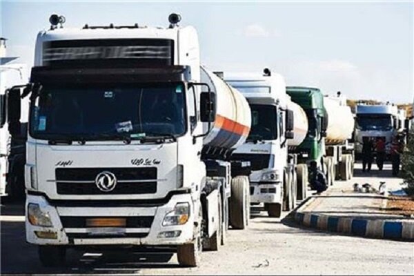 ادای احترام راننده کامیون های مشهدی به یاد حادثه تلخ بندر شهید رجایی