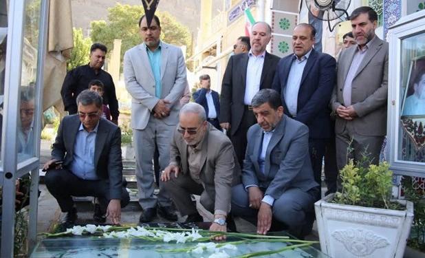 ادای احترام ضرغامی به سردار مقاومت در کرمان