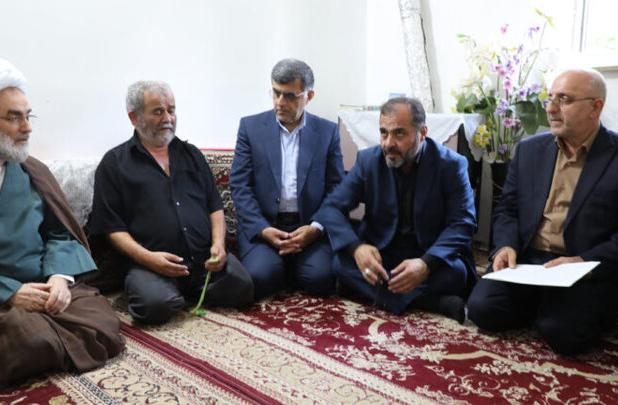 ابلاغ سلام رهبر معظم انقلاب به بازماندگان شهدای تجاوز به آستانه‌اشرفیه