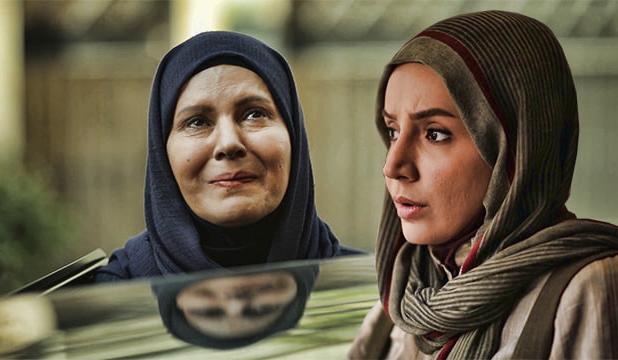 ماهگلِ سریال آنام در یک مراسم هنری آفتابی شد