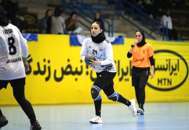 صدرنشینی سپاهان در لیگ برتر هندبال زنان/سقوط یک پله‌ای استقلال در هفته پنجم