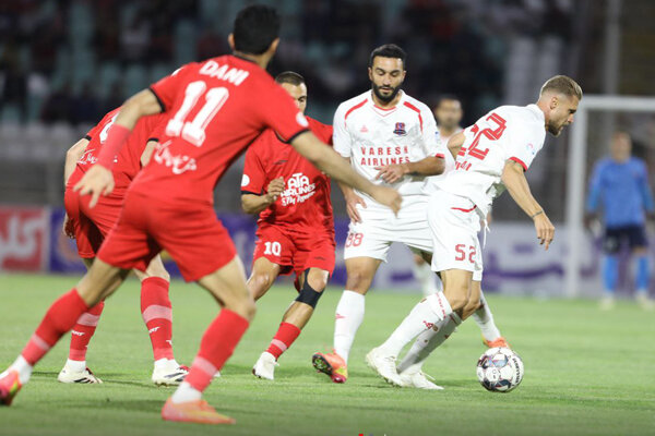 پوشش زنده؛ نساجی ۳ گل به تراکتور زد؛ پرسپولیس و سپاهان مساوی کردند