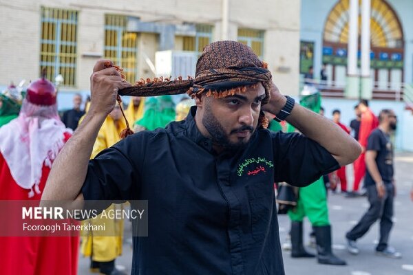 زمانه بر سر جنگ است، آی! بکوب طبل محرم را...