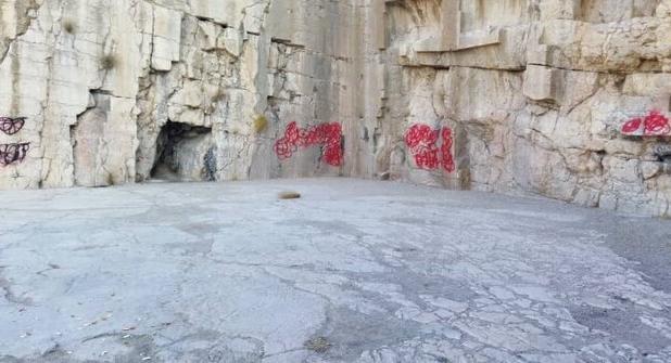 وضعیت اسفبار یادگار دوره هخامنشی/ بازگشت موج تازه وندالیسم در «ایوان قدمگاه»