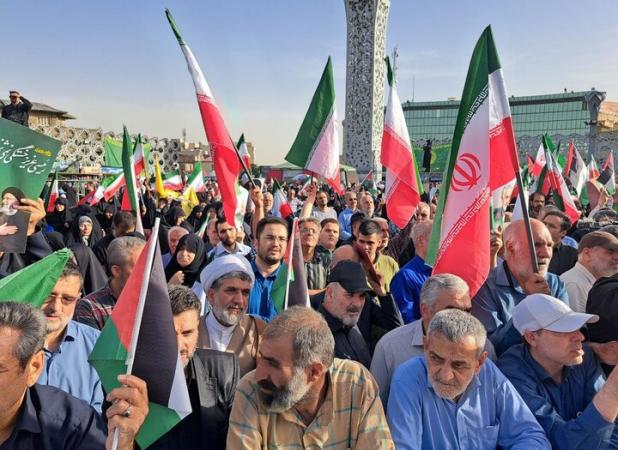 حضور پرشور ملت در مراسم بزرگداشت «شهیدان خدمت»