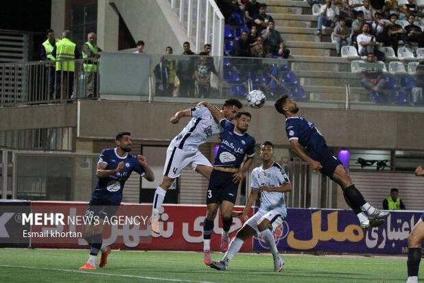 تساوی آلومینیوم و گل گهر در نیمه اول/ نبود VAR تاثیرگذار بود