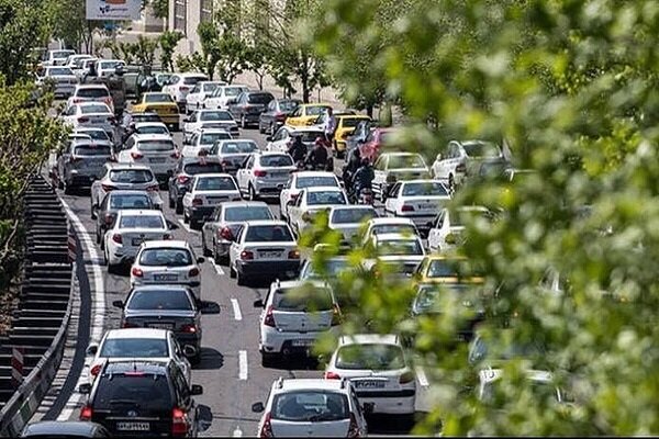 ترافیک در خیابان‌ها و بزرگراه‌های تهران سنگین است