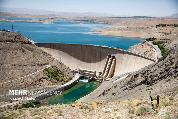 بحران فرونشست اصفهان با انتقال آب دریای عمان حل نمی‌شود