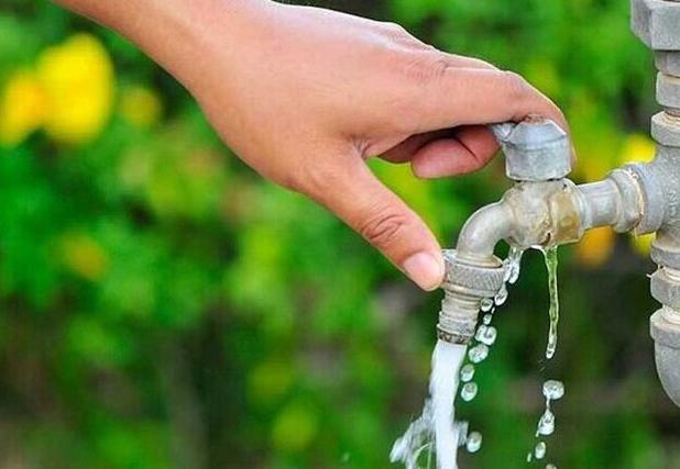 آب شرب تکاب هیچ‌گونه آلودگی ندارد