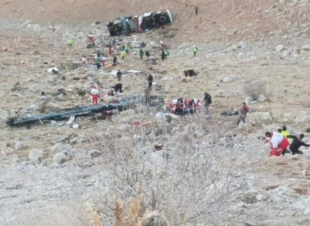 افزایش مصدومان اتوبوس تهران-یاسوج به ۱۷ نفر؛ راننده و شاگرد جان باختند