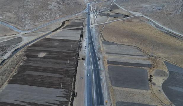 چهارخطه محدوده شمس‌آباد - خراجی زیر بار ترافیک رفت