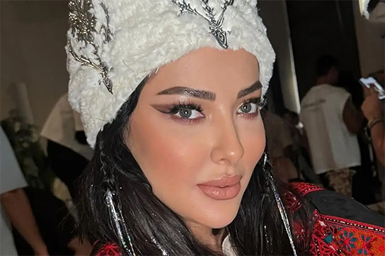 لیلا اوتادی کنار جواد افشار در پشت‌صحنه «گاندو»