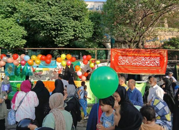 خیابان امام رضا (ع) در شب میلاد ثامن الائمه صحنه عشق و شور رضوی