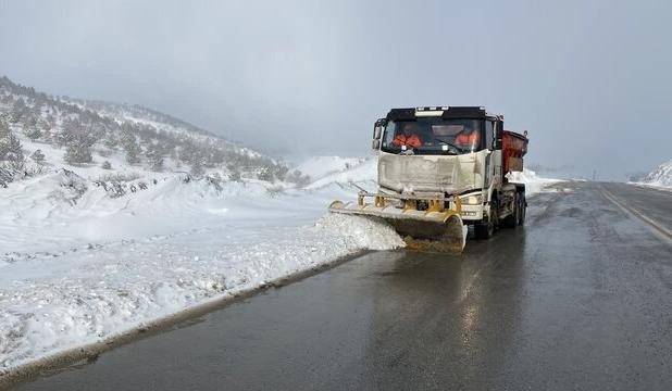 اجرای بیش از ۶۵۰۰ کیلومتر باند برف‌روبی در جاده‌های همدان