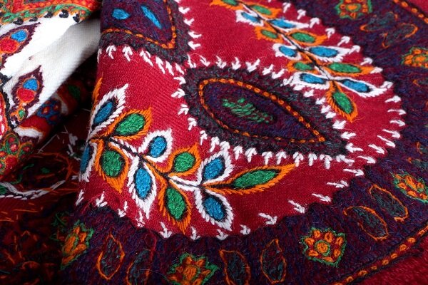 استفاده از پته روی جانمازها تلفیقی مناسب از سنت و مدرنیته است