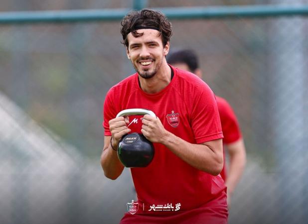 خرید جدید پرسپولیس، پیراهن سرخ را به تن کرد