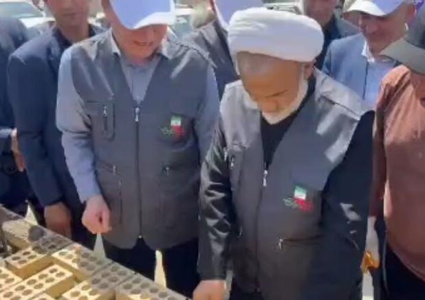 استاندار بوشهر دست به آجر و ملات شد