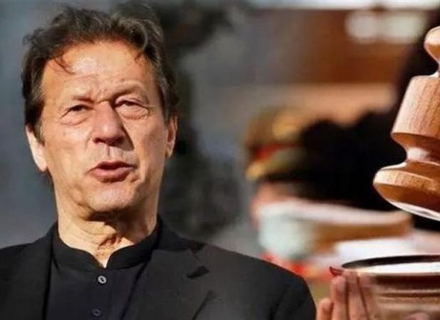 عمران خان: فرمانده ارتش پاکستان برای گفتگو با طالبان به افغانستان سفر کند