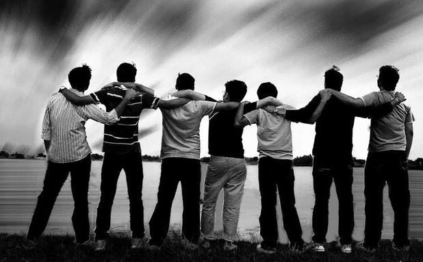 نوجوانانِ در میانه؛ روایتی از نسلی در کشاکش سنت و مدرنیته