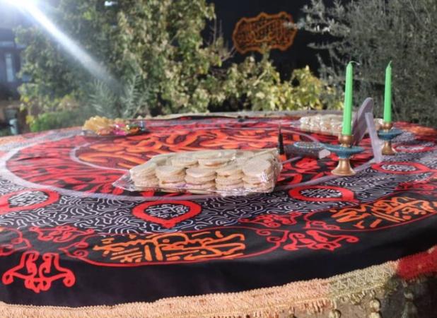 توزیع حلیم نذر فاطمی در سرای تاریخی مقدس‌زاده ساوه